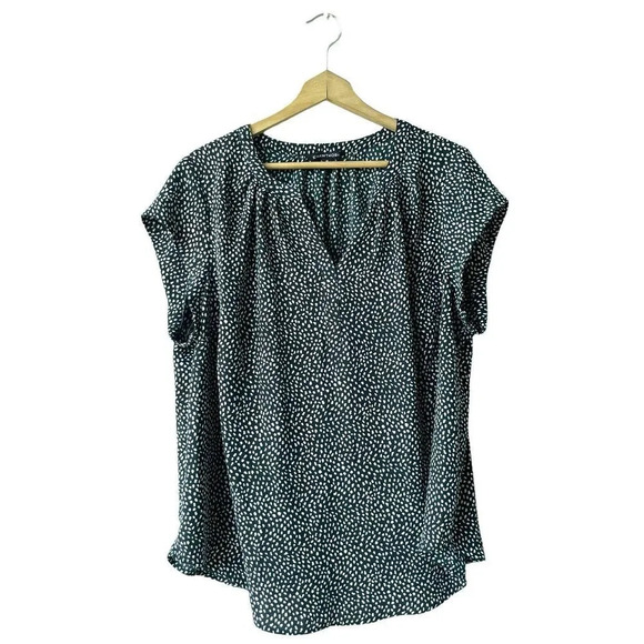 41 HAWTHORN Top Plus 2X Dark Green Dotted V-neck Chiffon Short Sleeve Blouse - Picture 2 of 4